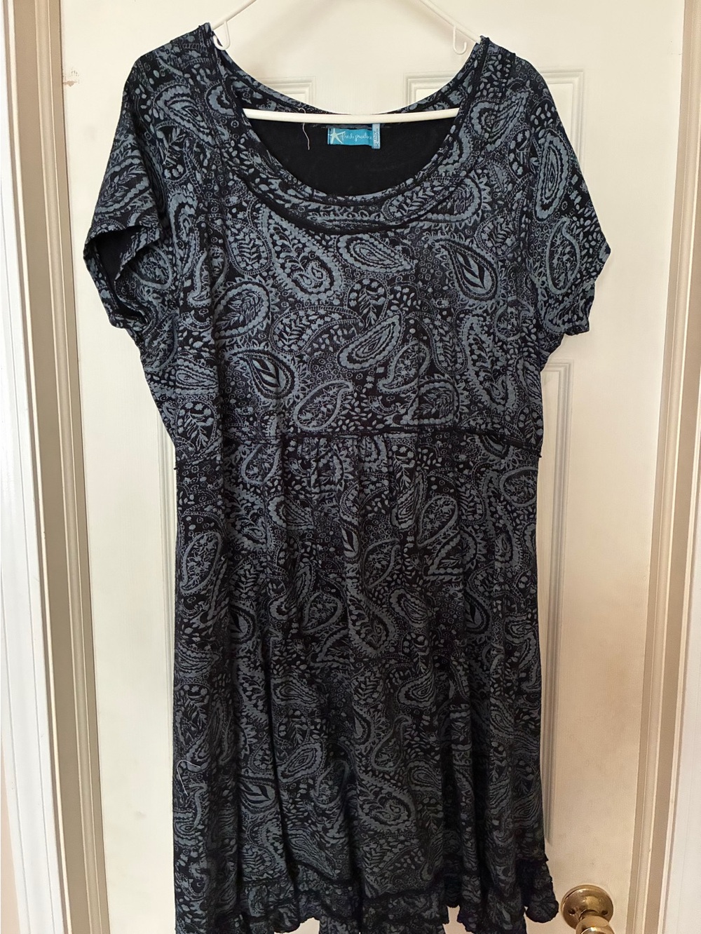 Black/Gray Paisley Short-Sleeve Women’s Short Dress